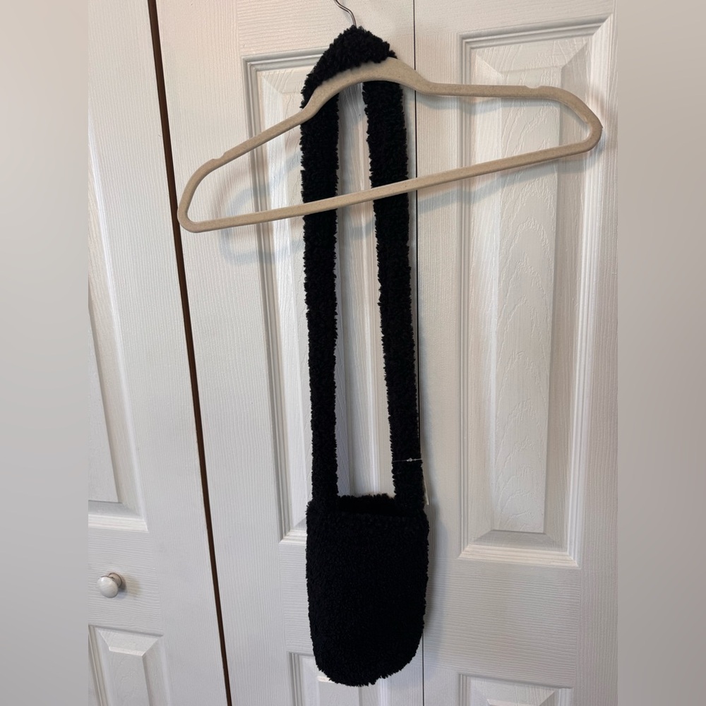 Aerie NWTS Black Fuzzy Soft Sherpa Shoulder Tote Bag Faux Shearling  Lightweight - Picture 6 of 9